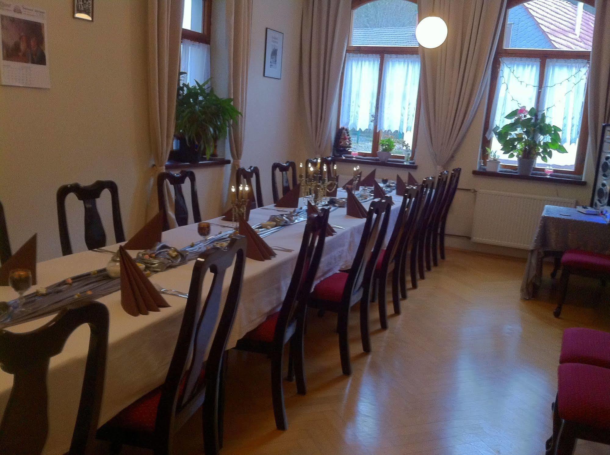 Hotel Zur Hallenburg Kurort Steinbach-Hallenberg Экстерьер фото